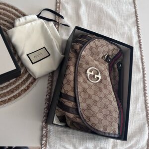 Vintage authentic Gucci, cross shoulder bag. Classic GG Canvas.